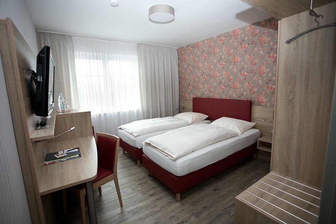 Hotel Restaurant Conni วอล์ฟสบวร์ก ภายนอก รูปภาพ